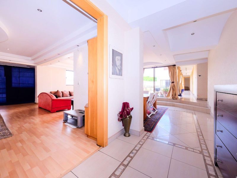 Perfect Penthouse in this Heritage Complex "Gleneagles" with Views! - Photo 7