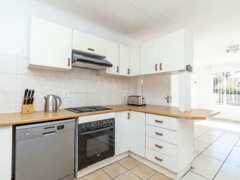 Light-Filled Lock-Up-and-Go Home in Sought-After Radiokop - Photo 2