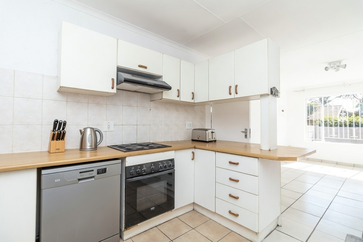 Light-Filled Lock-Up-and-Go Home in Sought-After Radiokop - Photo 2