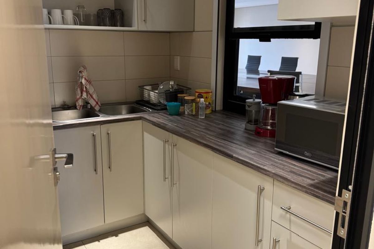 AGRADE OFFICES TO LET - Photo 5