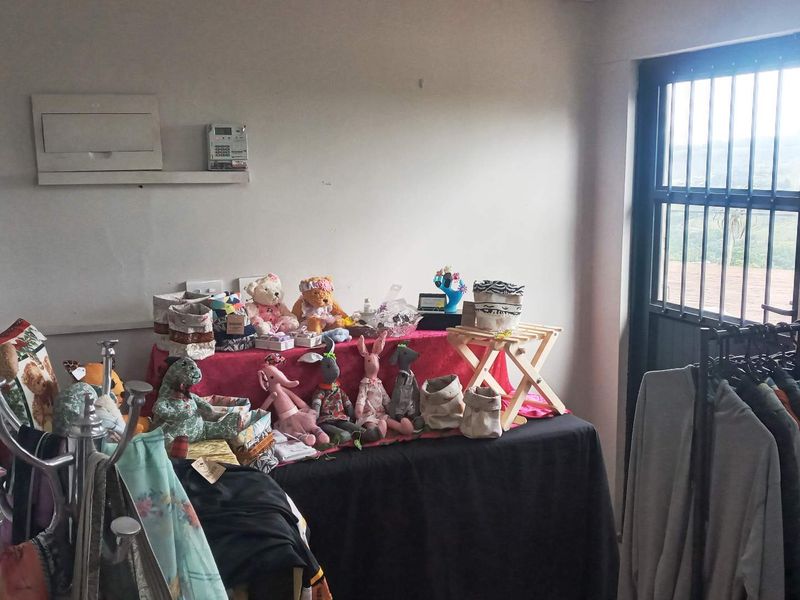 Retail Opportunity To Let – 52m2 Shop at Iconic Heidi's Centre, Bothas Hill - Photo 2