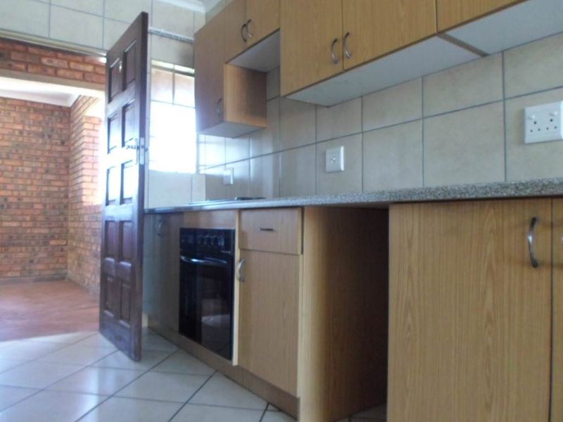 2 BEDROOM FLAT TO RENT IN WOLMER - Photo 3