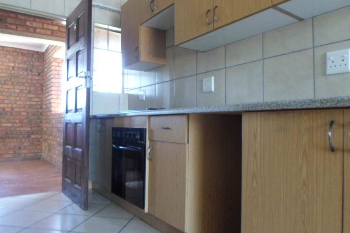 2 BEDROOM FLAT TO RENT IN WOLMER - Photo 3