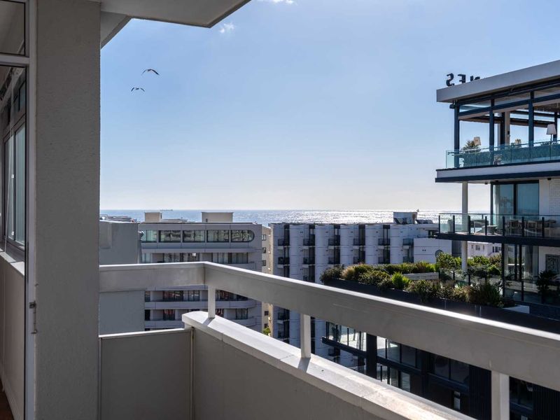 Spacious 3-Bed Fresnaye Home with Balcony & Scenic Skyline - Photo 3