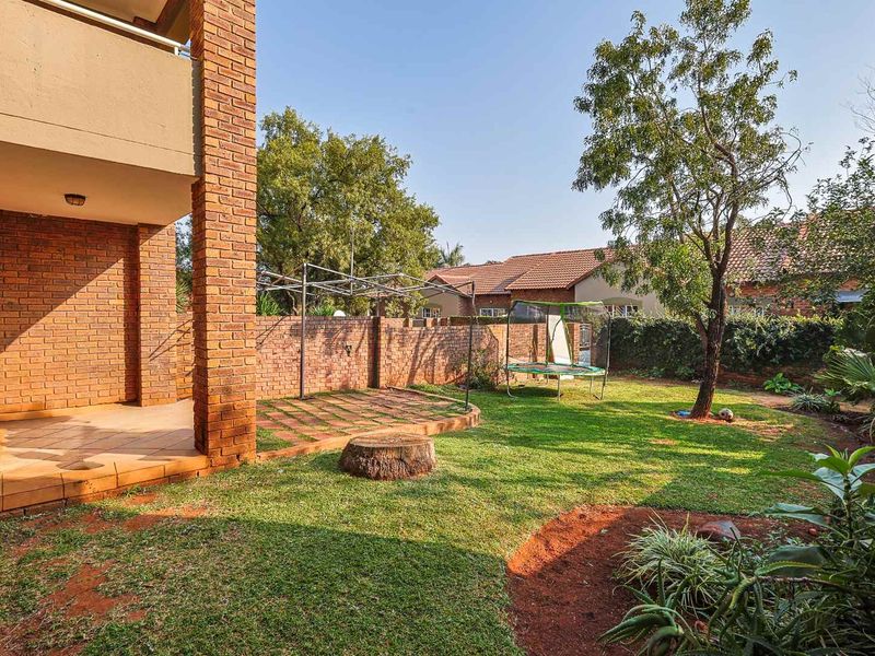 Charming and Secure 2-Bedroom Home - Photo 2
