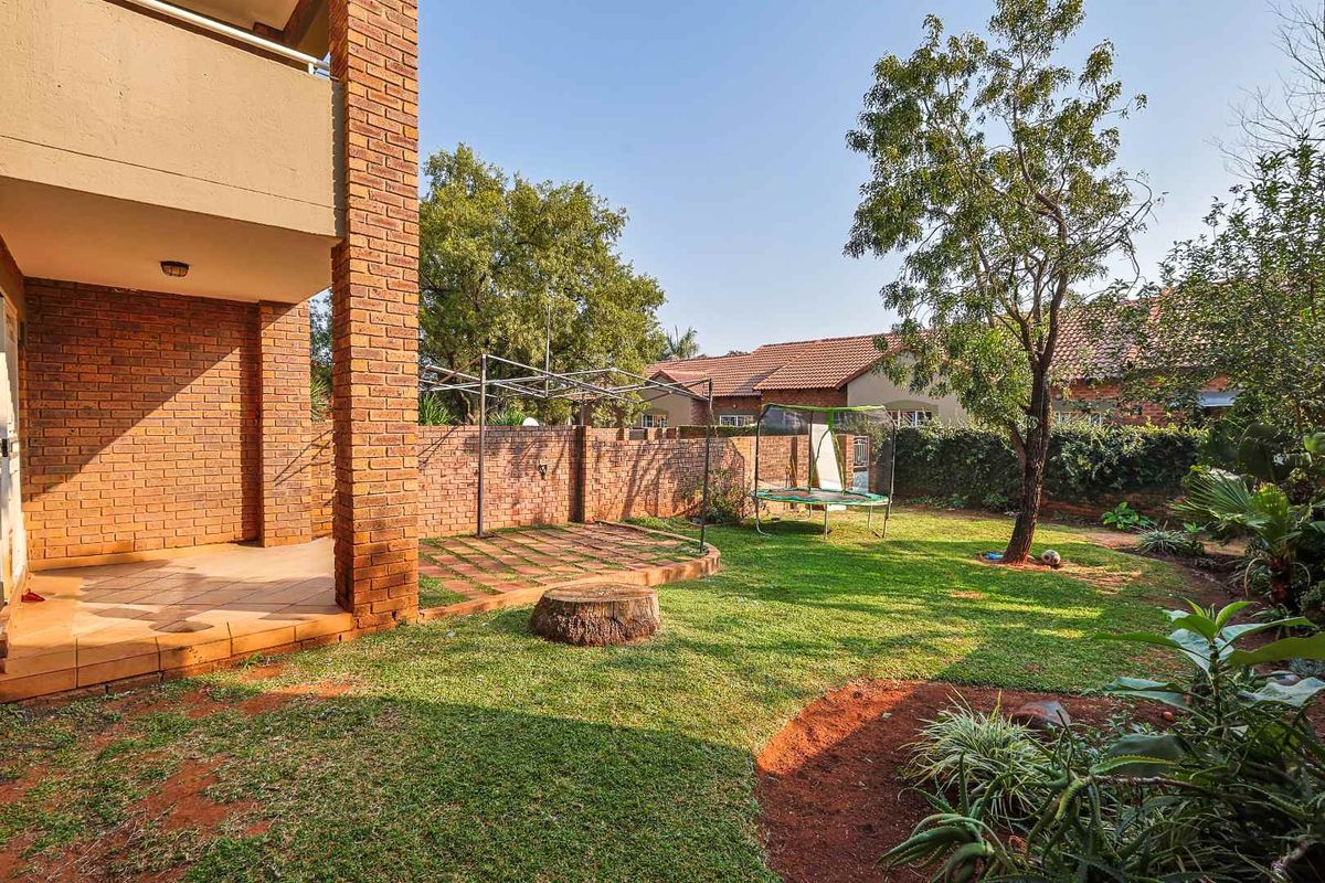 Charming and Secure 2-Bedroom Home - Photo 2