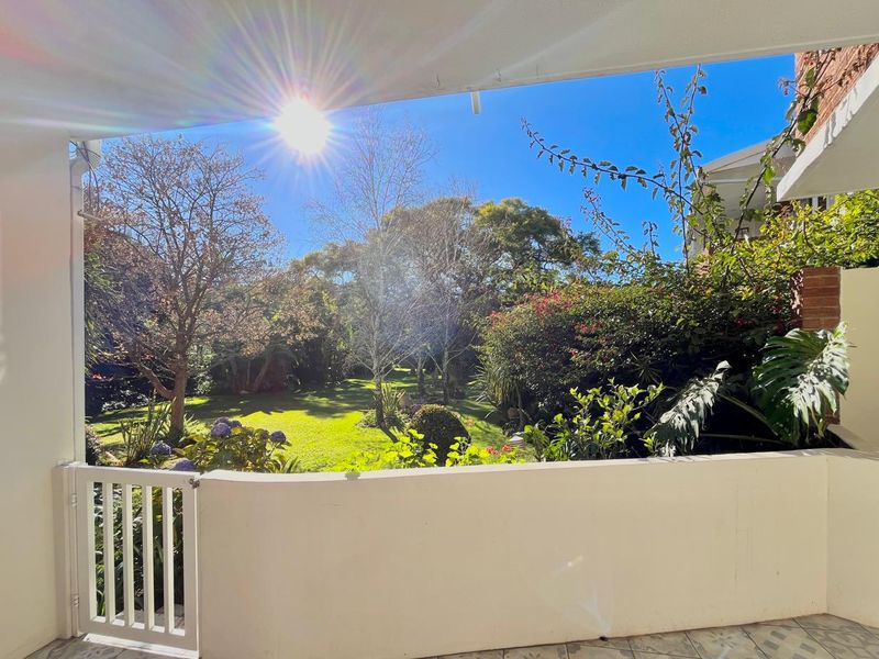 Beautifully renovated 3 Bedroom Garden unit - Photo 2