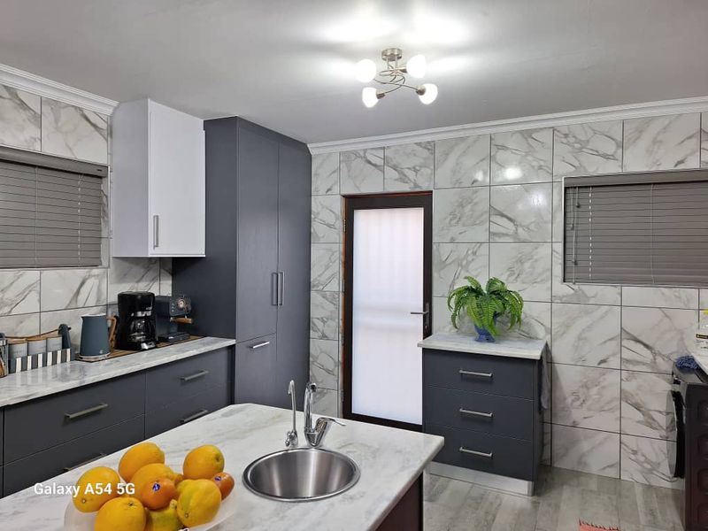 5-Bedroom Home for Sale in Sunbay, Henties Bay - Photo 4