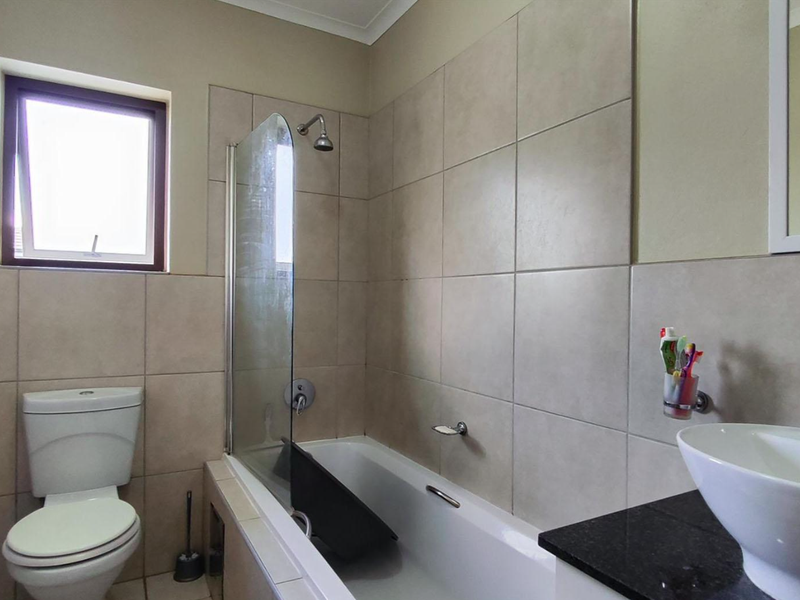 Two-bedroom apartment for Sale - Photo 9