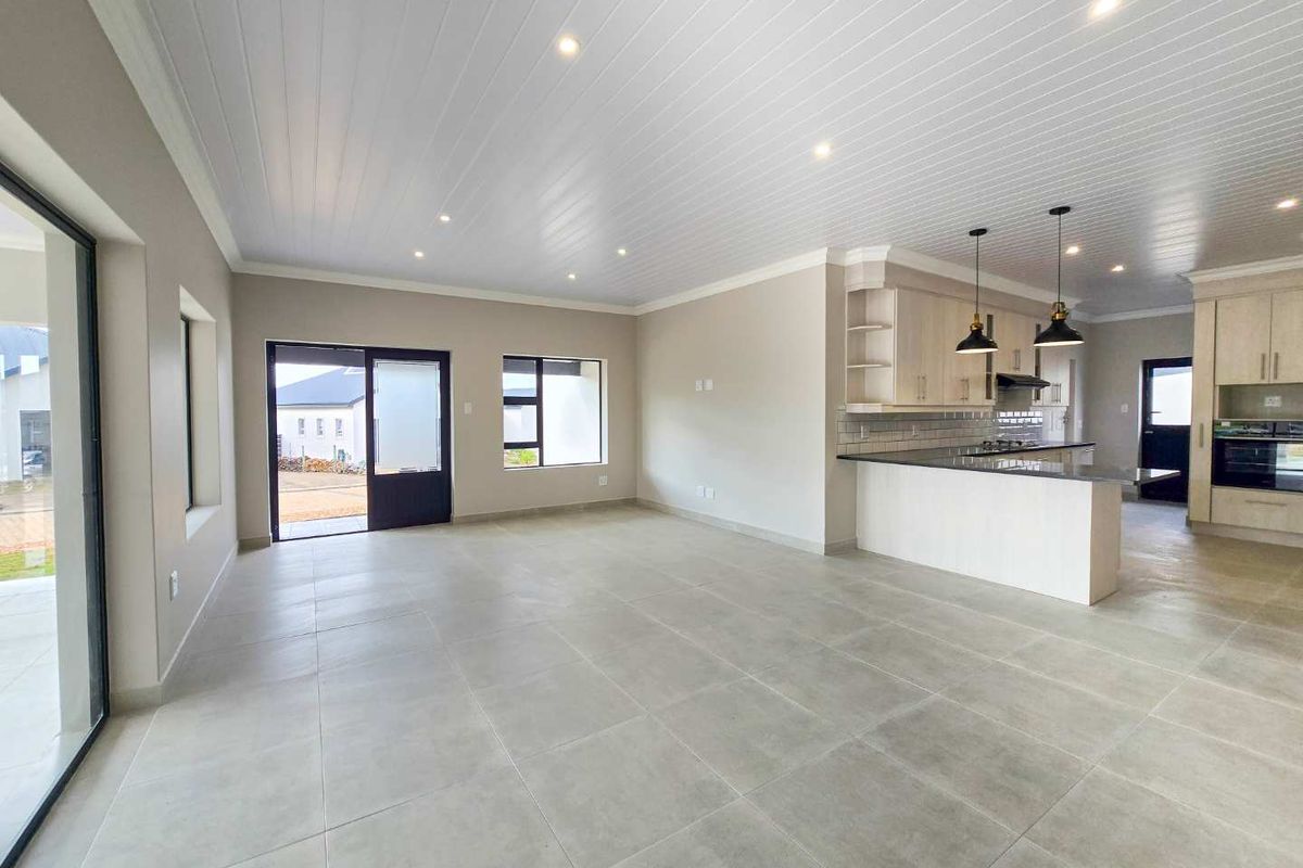 A prime, newly built home designed to satisfy the most discerning buyer. - Photo 4