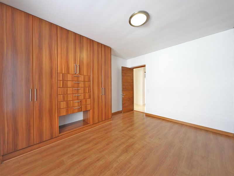 5 Bedroom house in Baronetcy Estate, Plattekloof - Photo 9