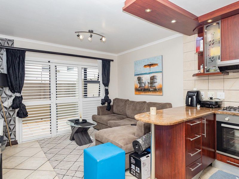 Welcome to Your Coastal Haven – A Warm and Inviting Ground Floor Apartment Just Moments from the Beach! - Photo 9