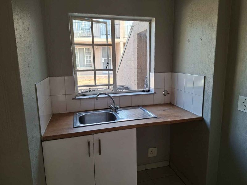 2 Bedroom Groundfloor Apartment ideal for first timer buyer or investor - Photo 6