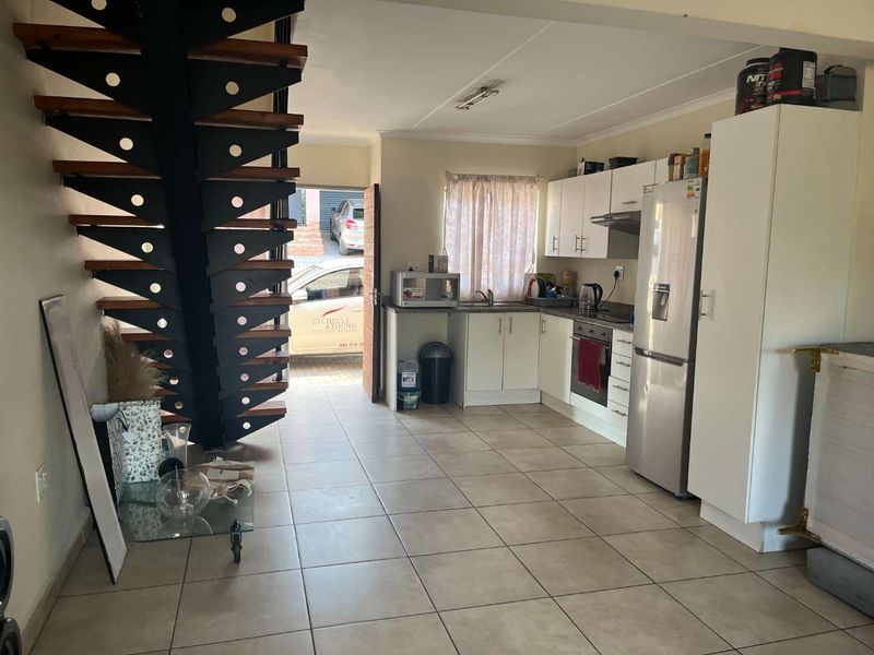 Perfect Easter gift to yourself or your family. 3-Bedroom Apartment in Ferndale, Randburg - Photo 4