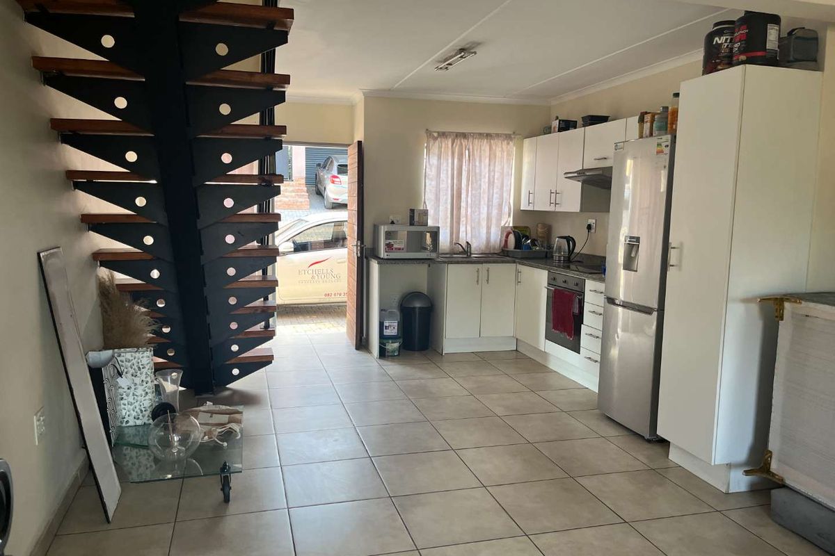 Perfect Easter gift to yourself or your family. 3-Bedroom Apartment in Ferndale, Randburg - Photo 4