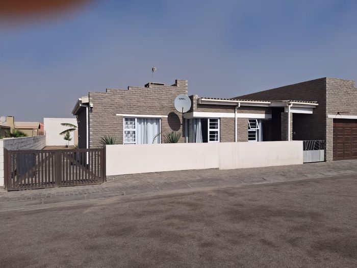 Property #2555430, House For Sale in Fairways Estate