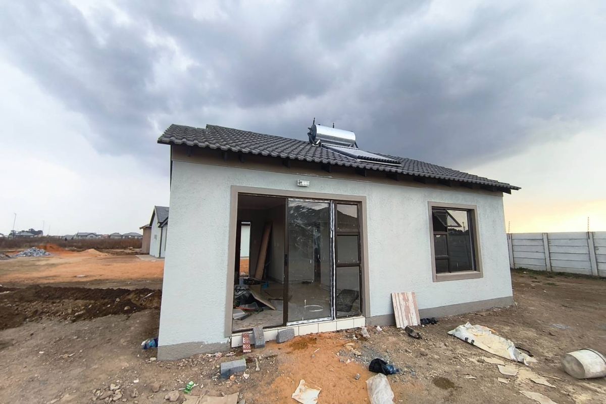 Modern 2-Bedroom House for Sale in Windmill Park Ext 32 - Photo 5