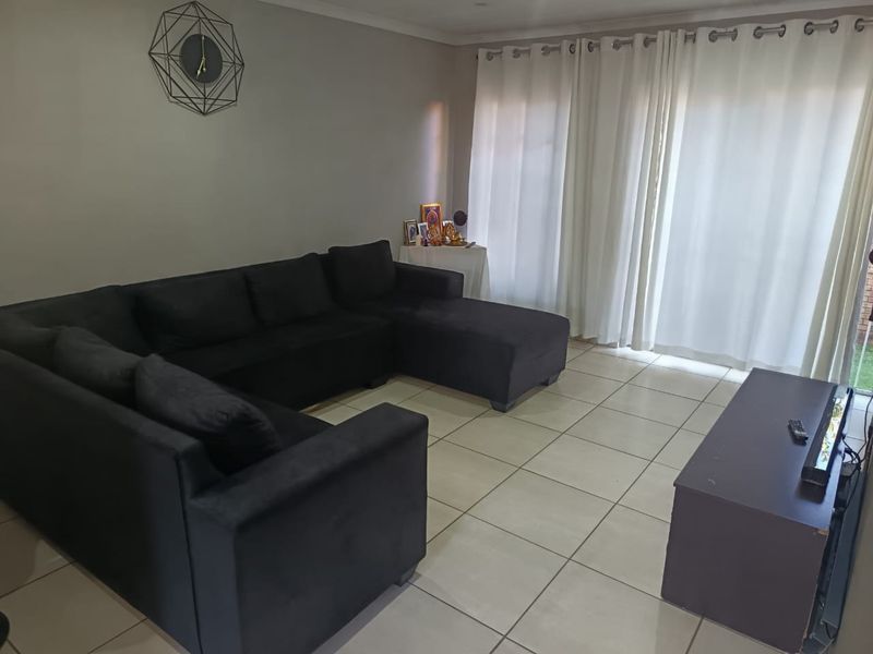 Rare find, Completely Redone 2-Bedroom townhouse with Private Garden in Security Complex. Exclusively Marketed by Sashen Moodley. - Photo 8