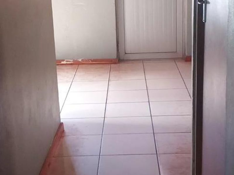 Charming Three-Bedroom Home for Sale in Site C, Khayelitsha - Photo 6