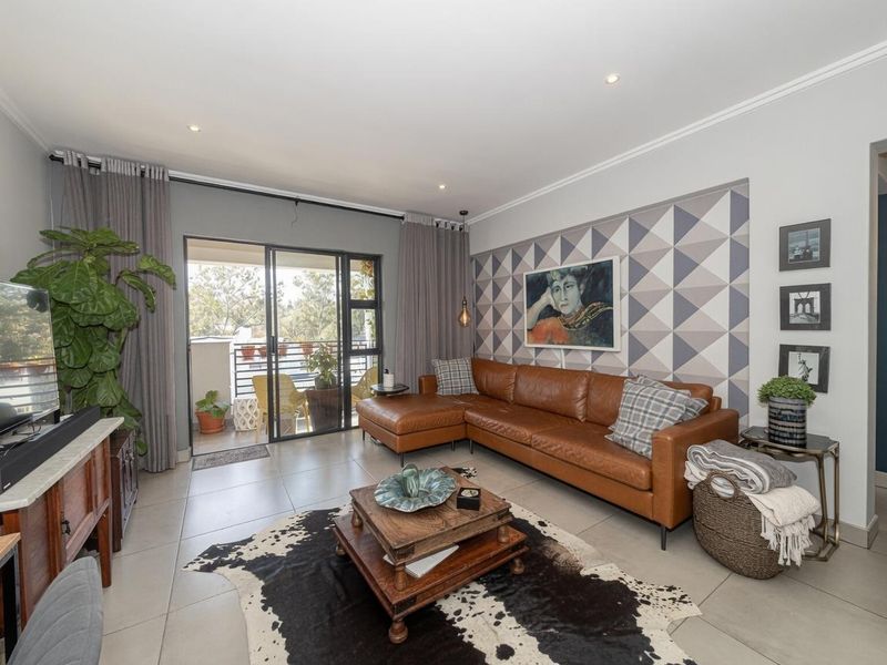 Lovely 2 bedroom Penthouse Apartment with gorgeous views for rent in Bryanston - Photo 3