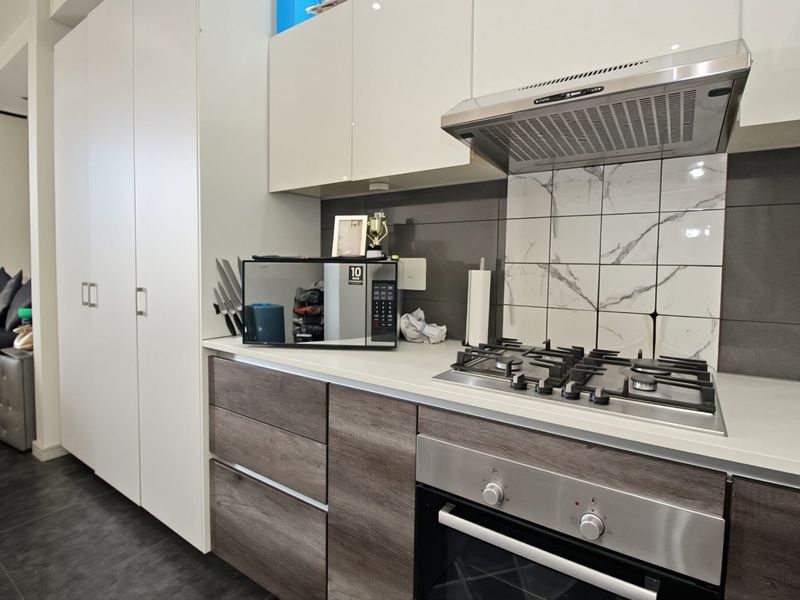 Modern Bachelor Apartment For Sale - Photo 5