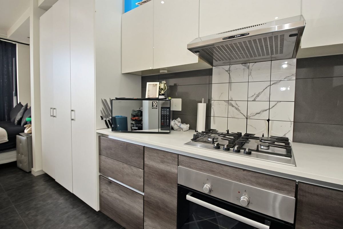 Modern Bachelor Apartment For Sale - Photo 5