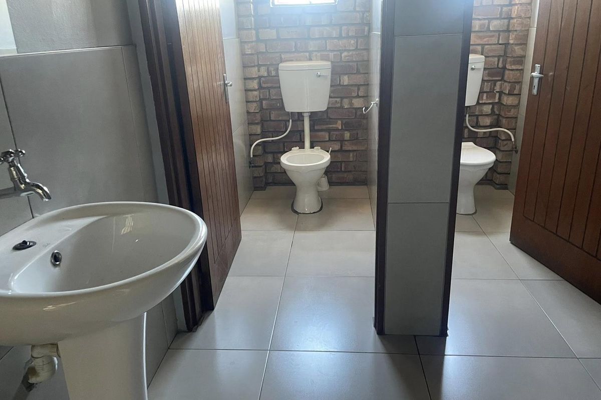 TO LET!! WAREHOUSE IN LAFRENZ INDUSTRIAL AREA - Photo 5