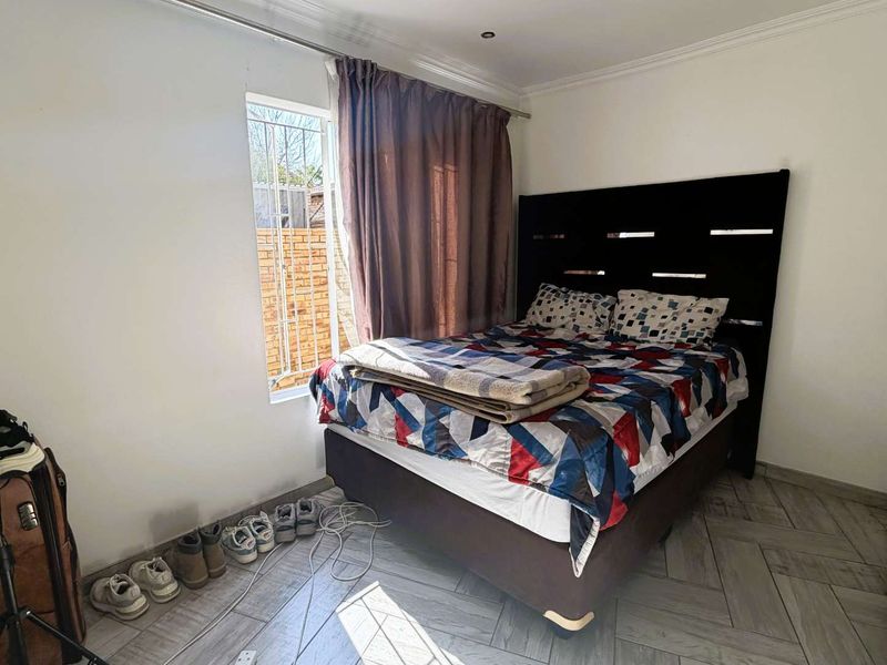 Charming Two-Bedroom Unit with private Garden - Photo 10