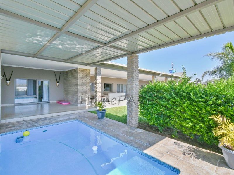 Ext 1, Outjo:  VERY NEAT, LOW MAINTENANCE 5 Bedr Home is for Sale - Photo 7