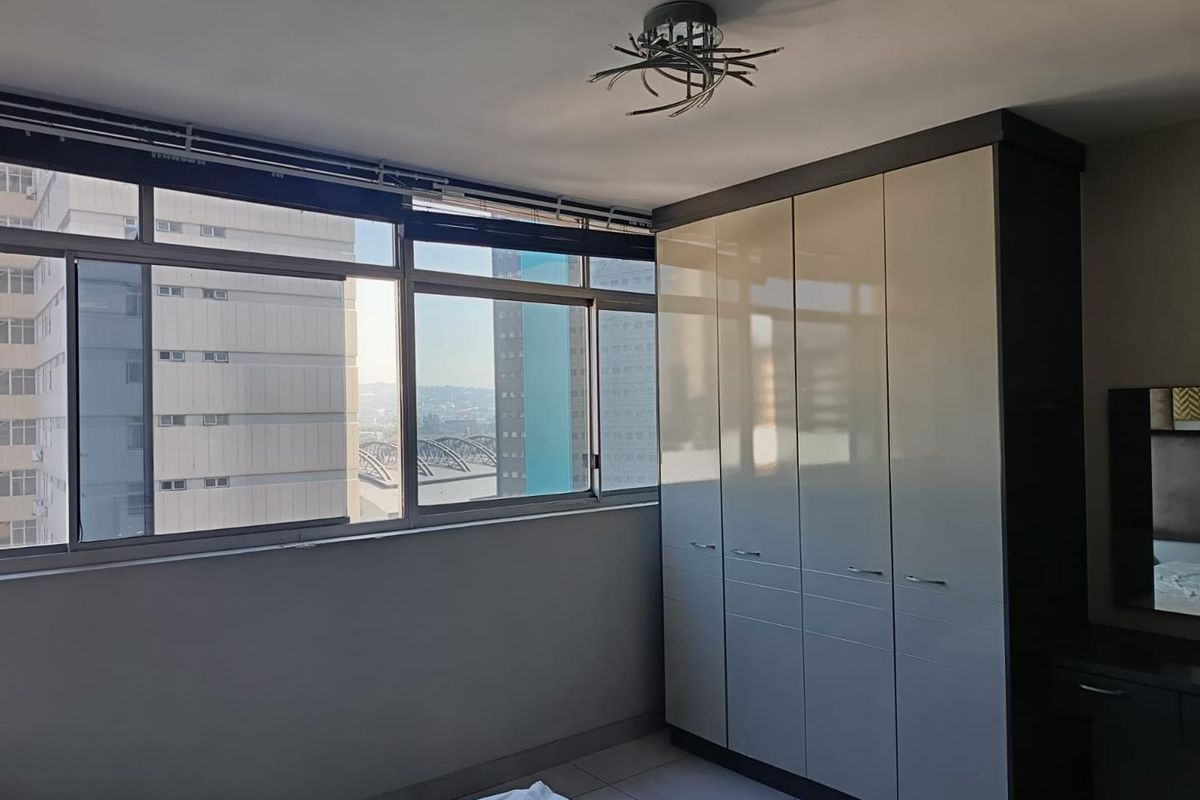 1. Cozy 1-Bedroom Near Oceanfront, Steps from Holiday Inn!  Shareblock - Photo 2