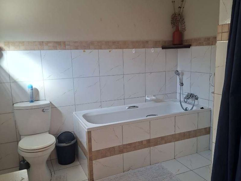 FOR SALE 🏡WELL-ESTABLISHED GUESTHOUSE - Photo 9