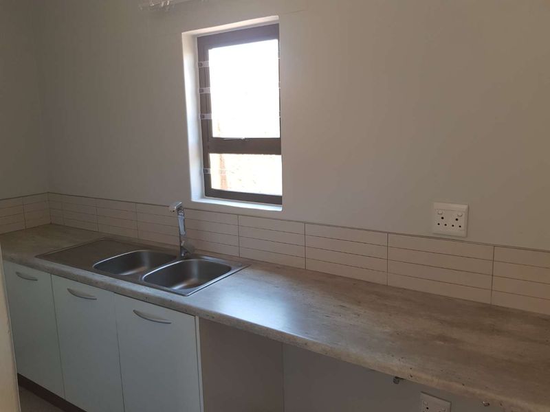 Riverthorn Townhouse For Sale - Photo 4