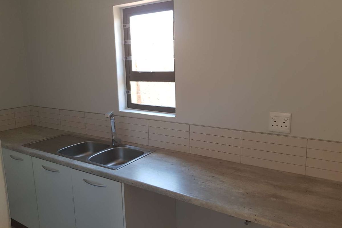 Riverthorn Townhouse For Sale - Photo 4