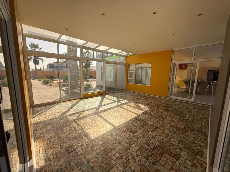 TO LET- 4 BEDROOM, 3 BATHROOM FAMILY HOME IN KRAMERSDORF, SWAKOPMUND, NAMIBIA - Photo 2