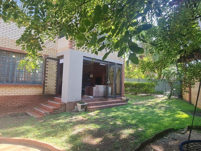 Spacious and versatile 5-bedroom family home. - Photo 2