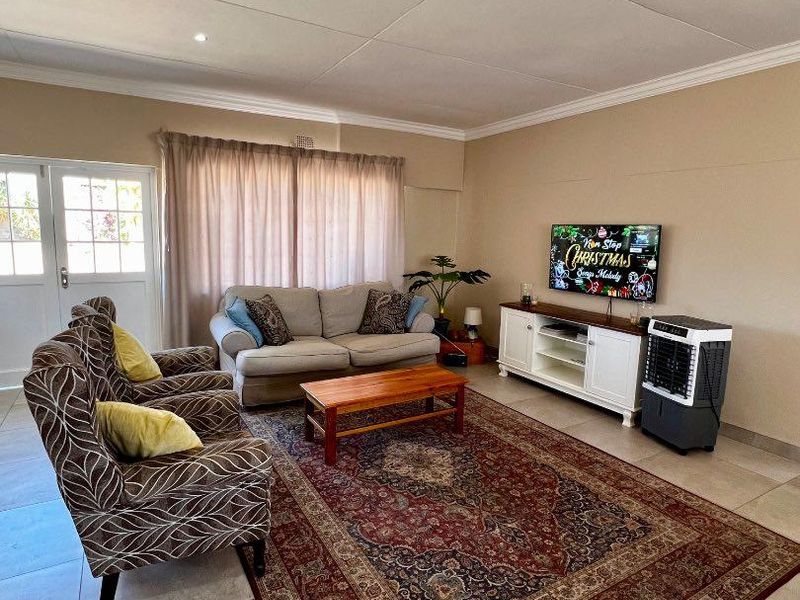 Newly renovated - Photo 6