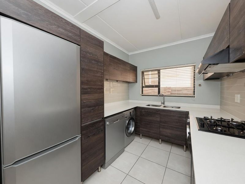 Spacious 3-Bedroom Garden Apartment in Greenstone Crest - Photo 4