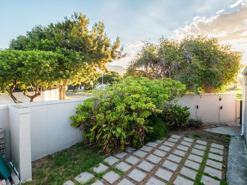 Lock And Go Starter Home! - Photo 6