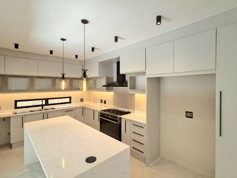 3 Bedroom Cluster in Brackenhurst NEW DEVELOPMENT - Photo 1