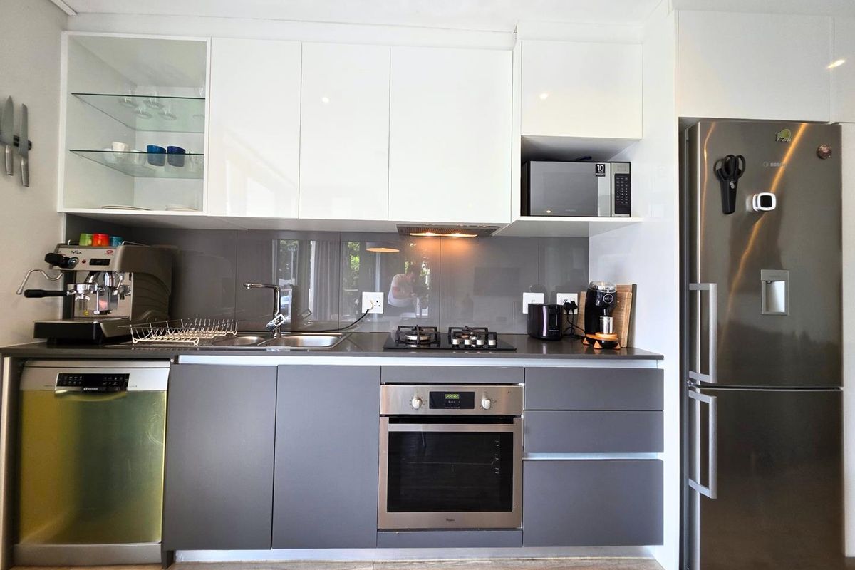Modern 2-Bedroom Apartment with Magnificent Mountain Views - Photo 4
