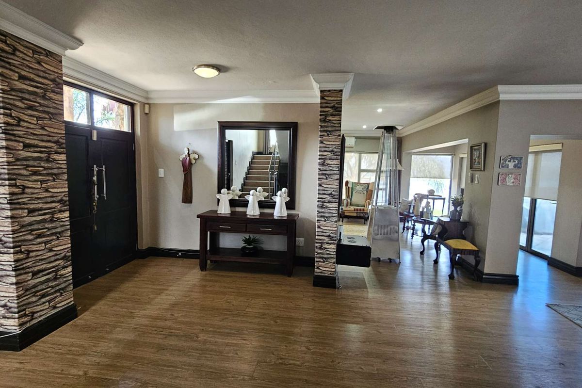 4 Bedroom Executive Family Home in Birdwood Estate - Photo 2