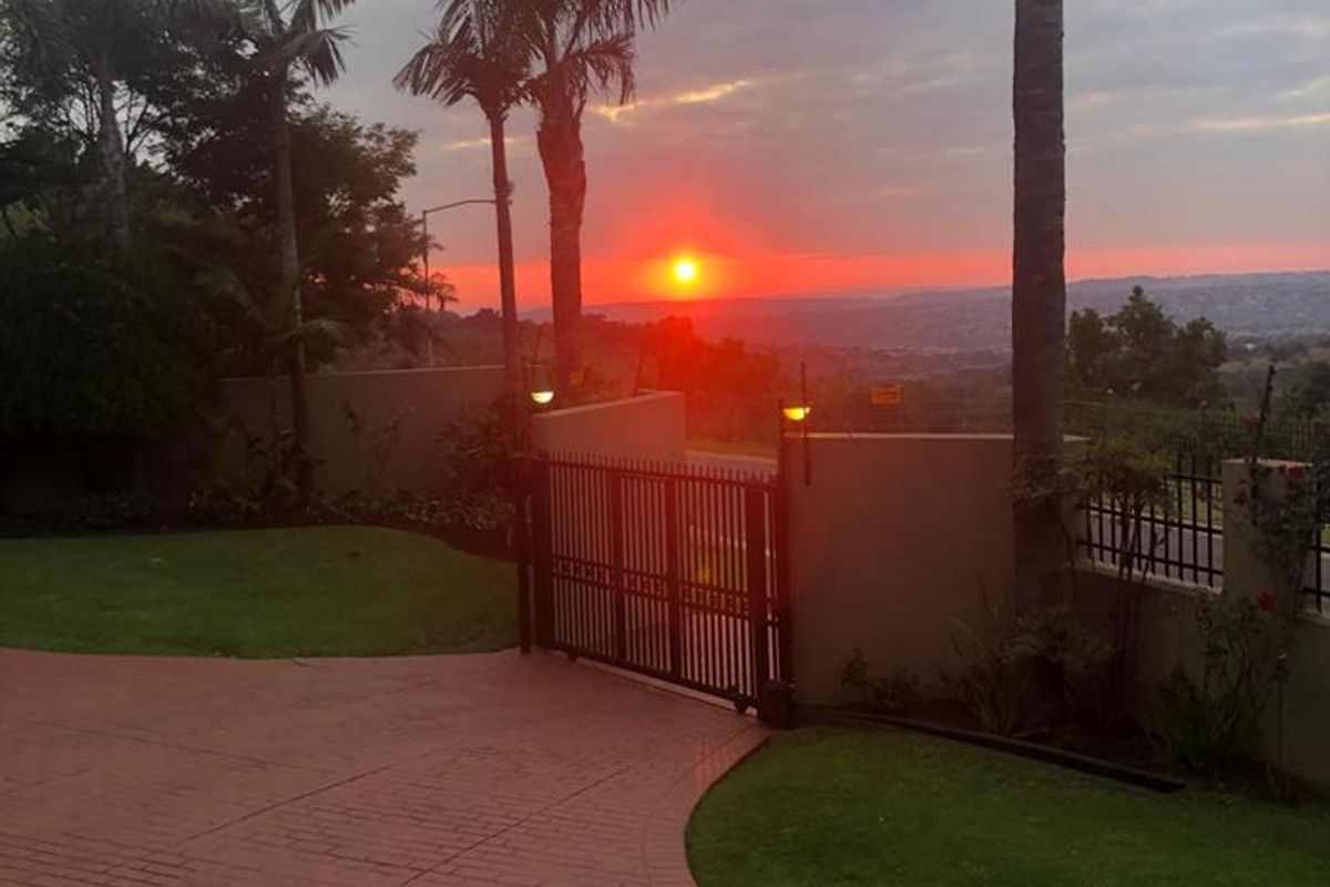 Beautiful family home with a view. - Photo 5