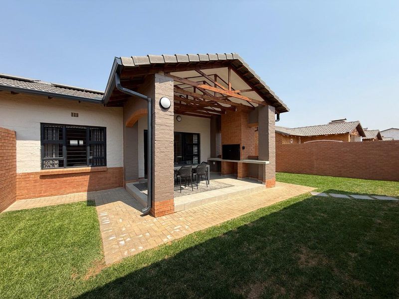 Exciting New Release | 3-Bedroom, 2-Bathroom Simplex in Rietvalleirand - Photo 2