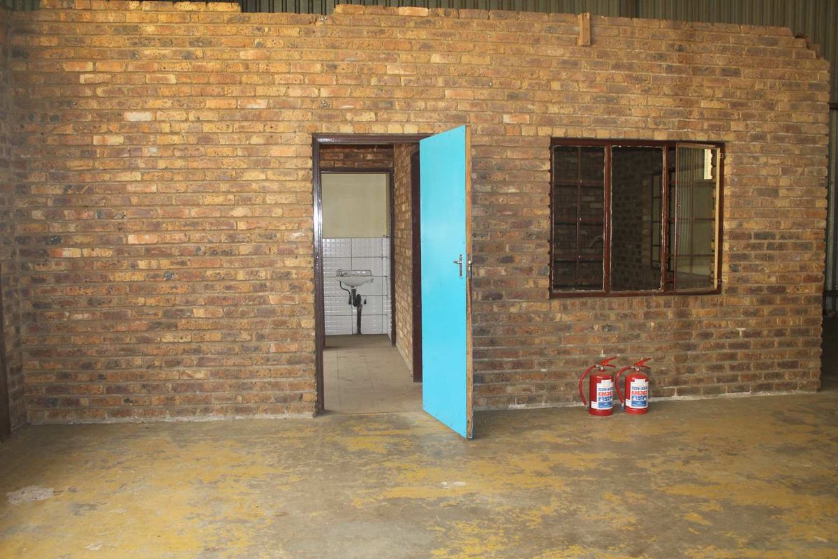 Warehouse / Industrial Unit To Rent | Waltloo, Silverton | ±300m2 - Photo 4