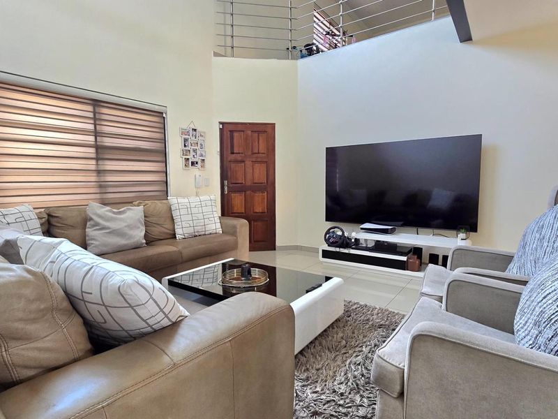 3 Bedroom Townhouse for Rent in New Redruth Alberton - Photo 4