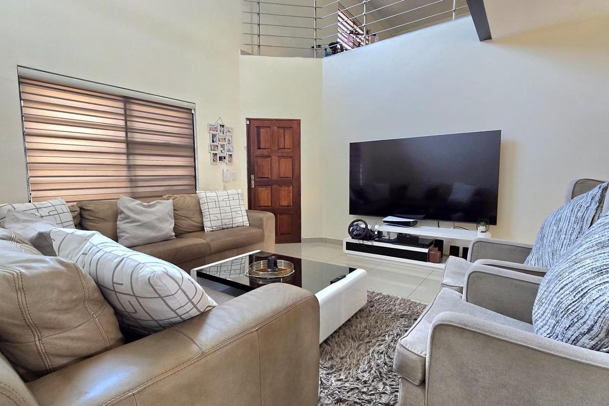 3 Bedroom Townhouse for Rent in New Redruth Alberton - Photo 4
