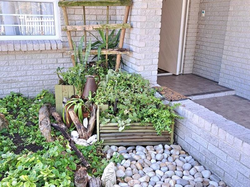 Spacious Coastal Home With Sea Views And Excellent Investment Potential - Photo 7