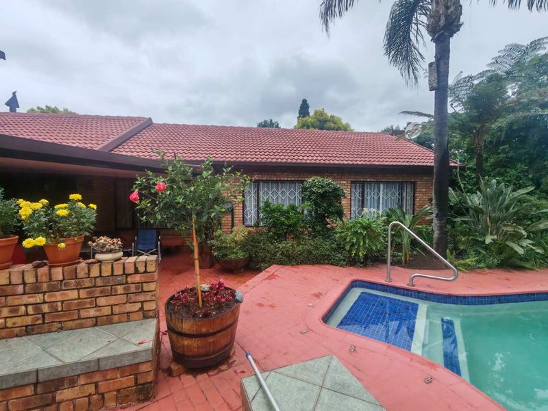 EXCLUSIVE MANDATE - LOVELY NEAT FAMILY HOME IN BOOMED OFF AREA - Photo 4