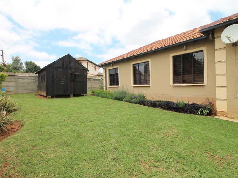 4 Bedroom house for sale in Cosmo City - Photo 2