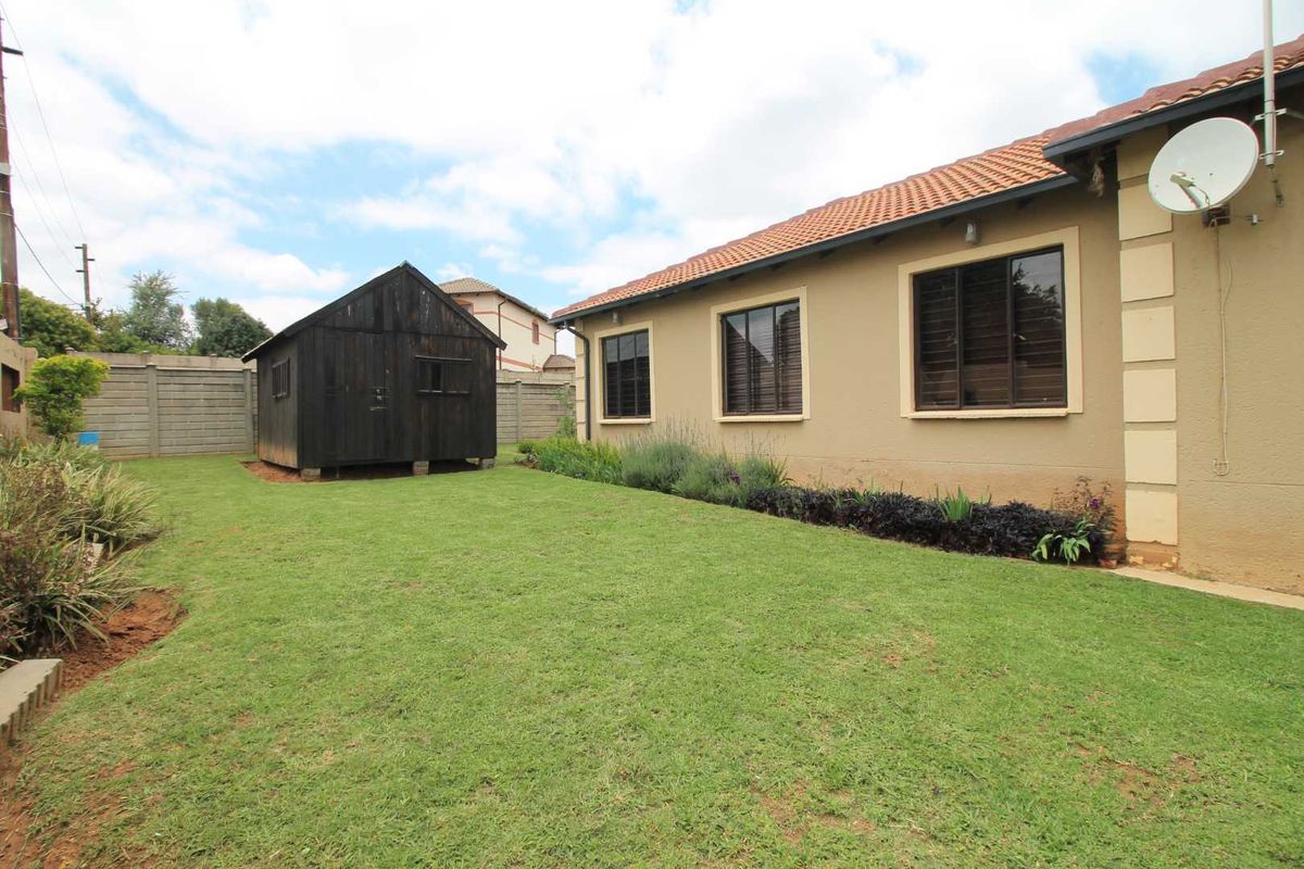 4 Bedroom house for sale in Cosmo City - Photo 2